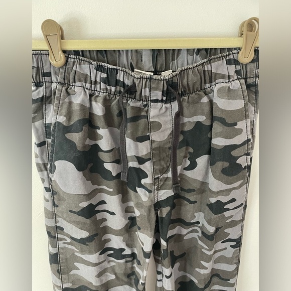 GAP kids black camo size Large (10-11)  joggers - Picture 3 of 7